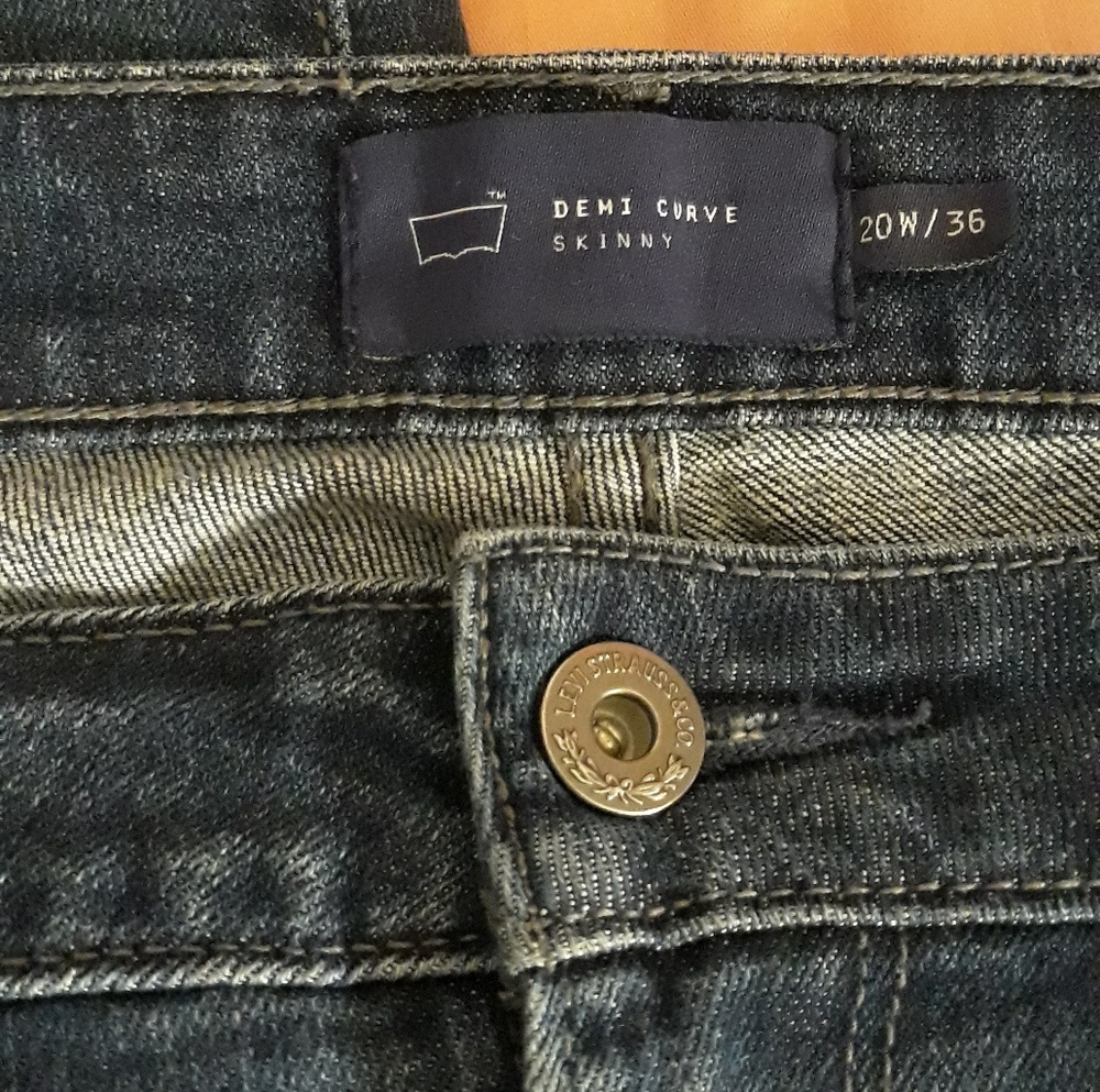 Womens Plus size almost new levis size 20 jeans